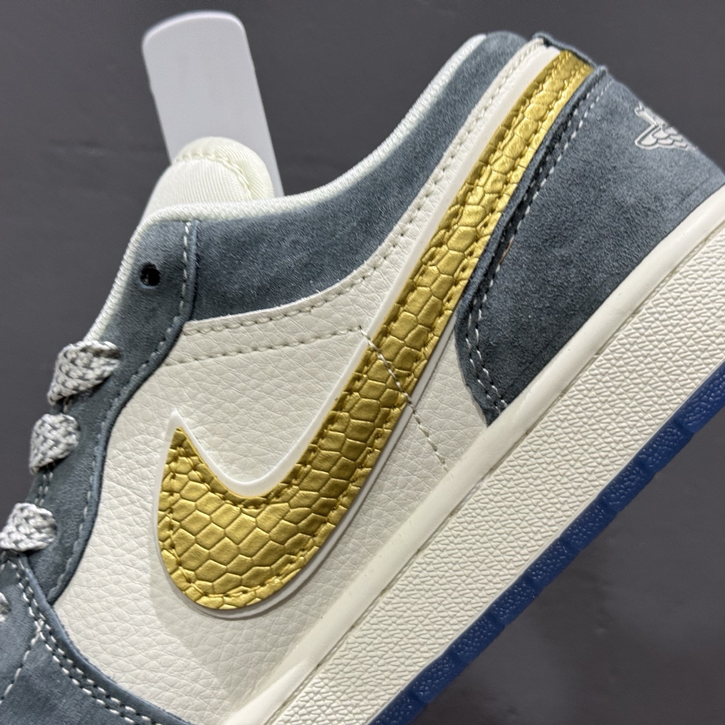 280 Louis Vuitton x Air Jordan 1 金勾蛇鳞 XX3168-167