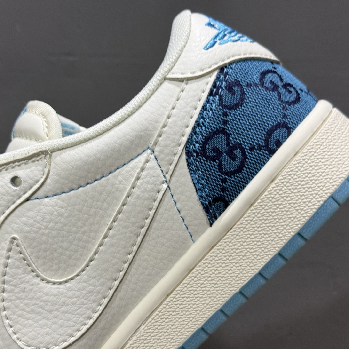 220 Supreme x Nk SB Dunk Low 联名款米灰小勾 周年高端定制 低帮休闲板鞋 BB5252-602