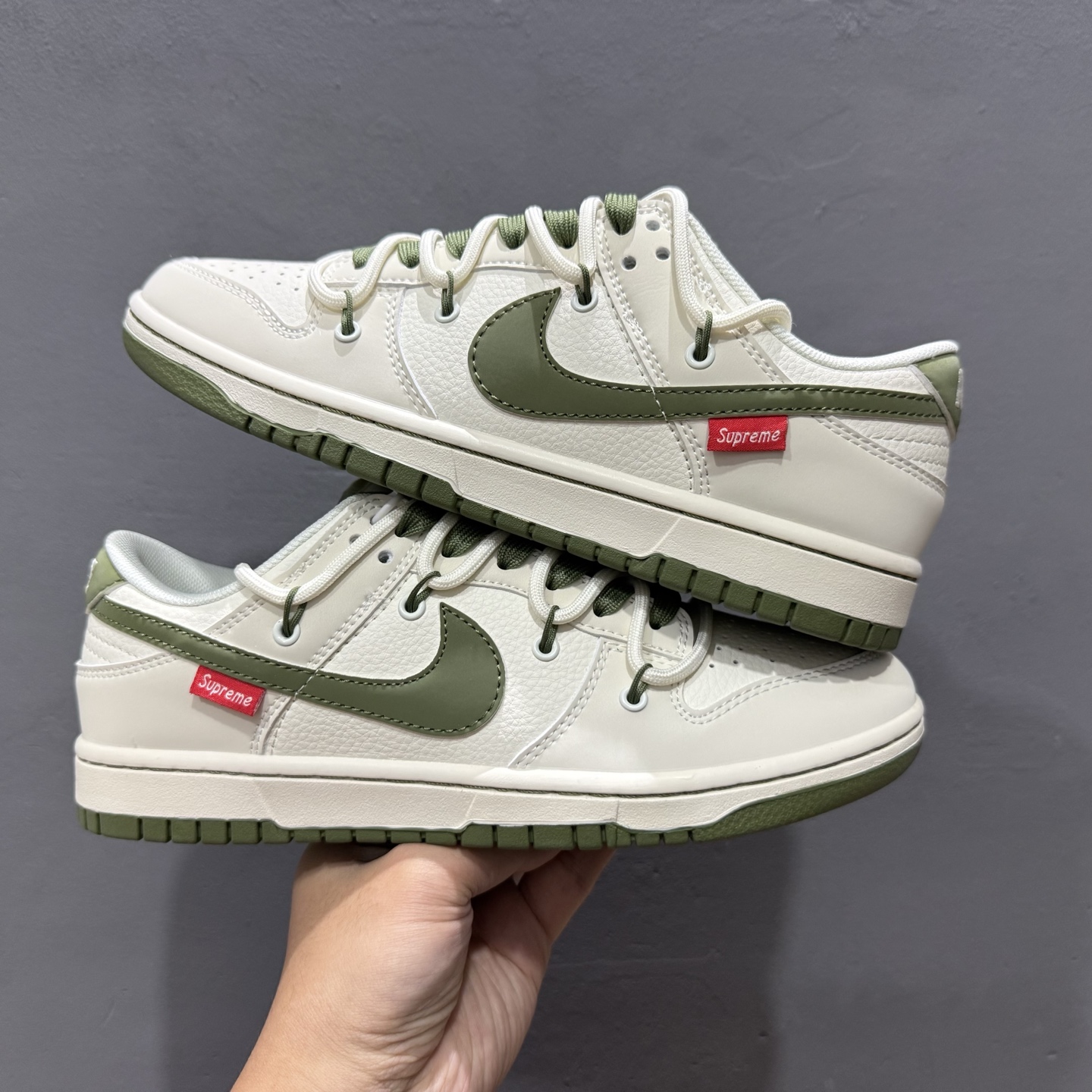 300 Supreme x Nike Dunk Low 绑带米白绿勾 DM6868-090