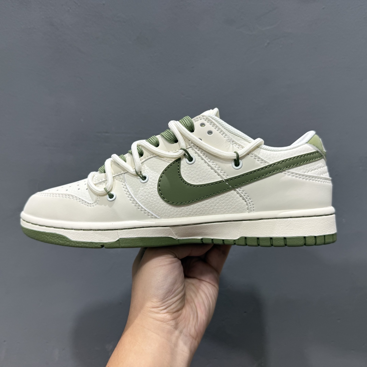 300 Supreme x Nike Dunk Low 绑带米白绿勾 DM6868-090