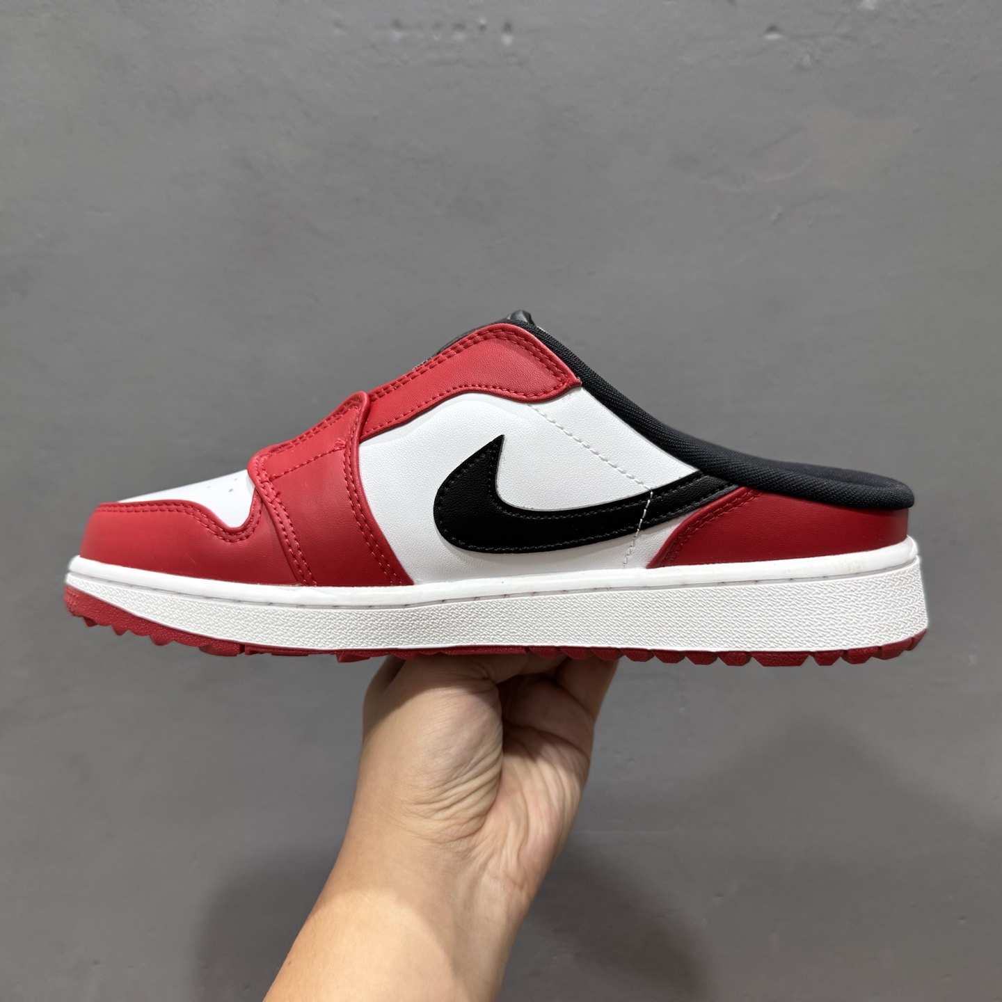 200 Air Jordan 1 Mule 黑红 官方同步 AJ系列穆勒一脚蹬半拖 FJ1214-101