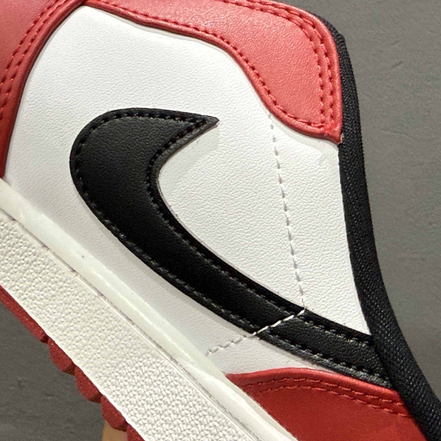 200 Air Jordan 1 Mule 黑红 官方同步 AJ系列穆勒一脚蹬半拖 FJ1214-101