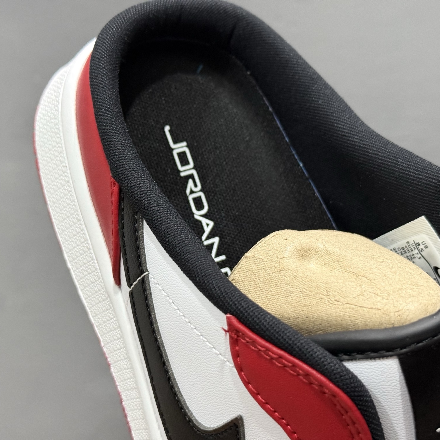 200 Air Jordan 1 Mule 黑红 官方同步 AJ系列穆勒一脚蹬半拖 FJ1214-101