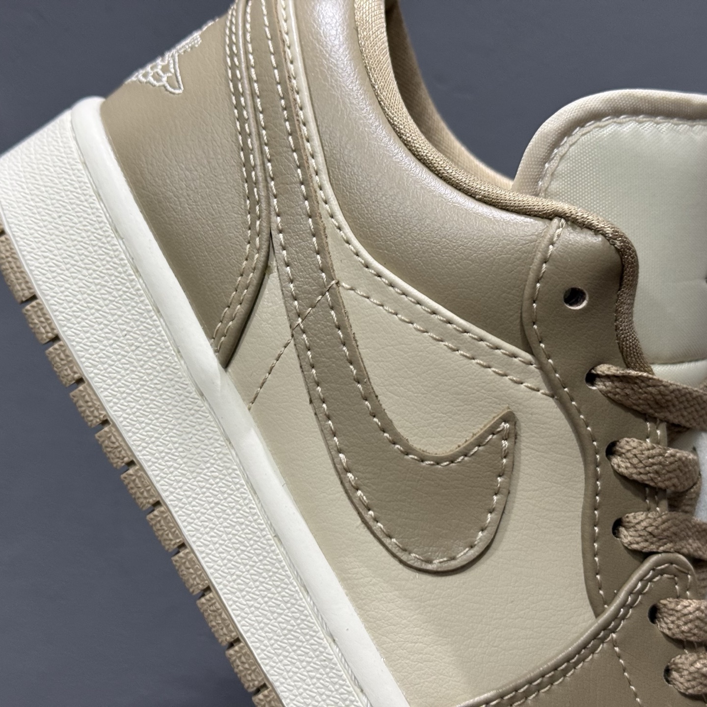 200 主推优势好价 Air Jordan 1 Low AJ1 乔1低帮休闲板鞋 白橄榄绿 DC0774-203