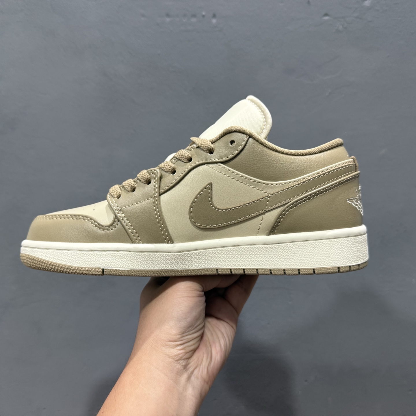 200 主推优势好价 Air Jordan 1 Low AJ1 乔1低帮休闲板鞋 白橄榄绿 DC0774-203