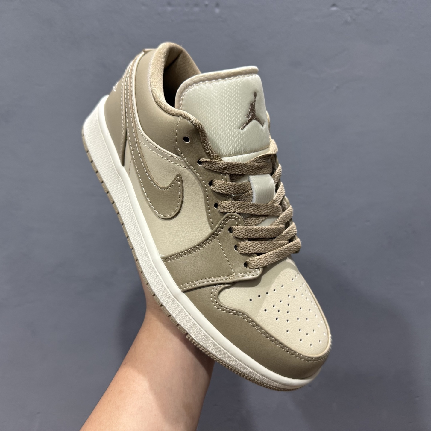 200 主推优势好价 Air Jordan 1 Low AJ1 乔1低帮休闲板鞋 白橄榄绿 DC0774-203
