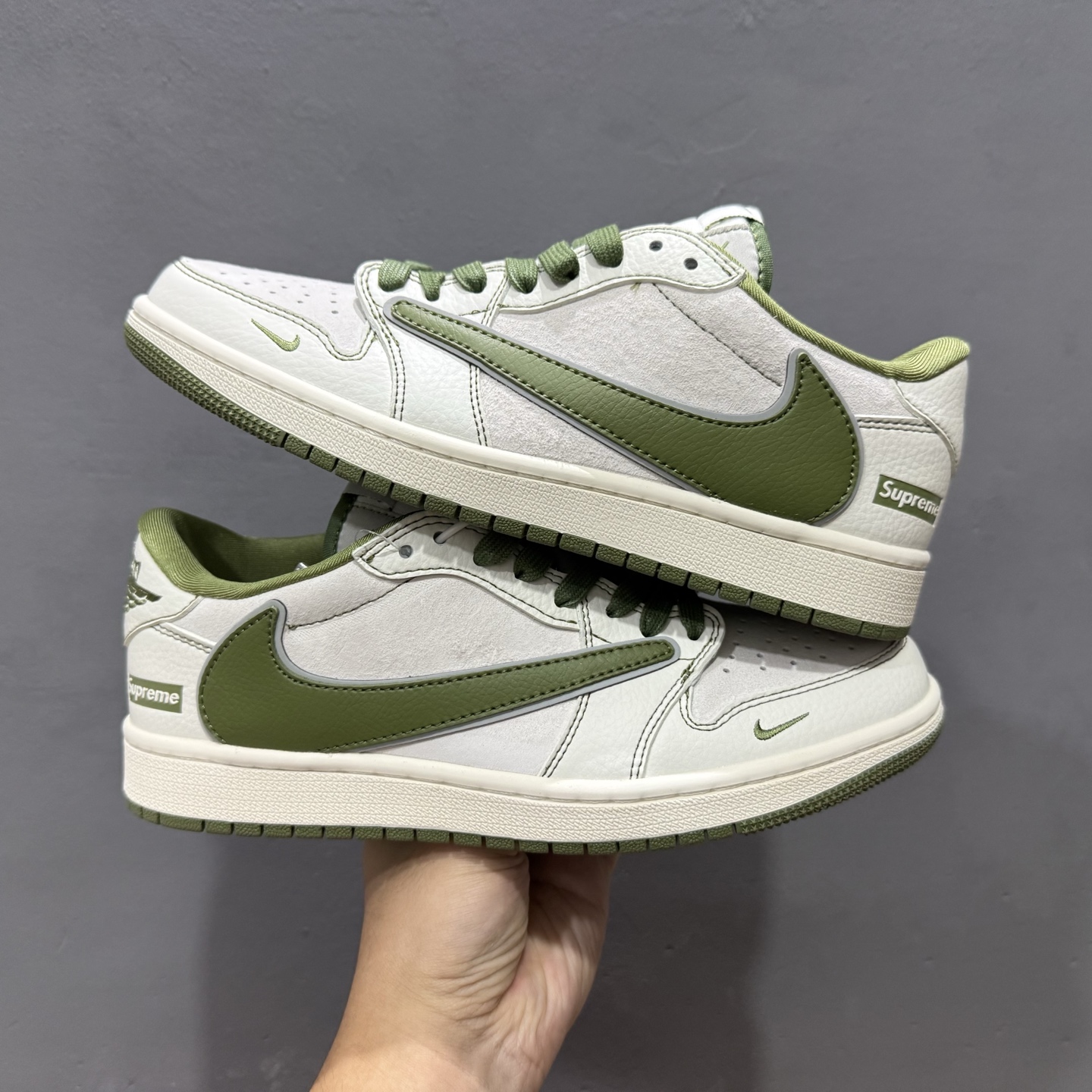 220 Travis Scott x Nike Air Jordan 1 Low x Supreme 米绿 Air Jordan 1 Low 反转米绿小钩倒钩 XZ2268-002