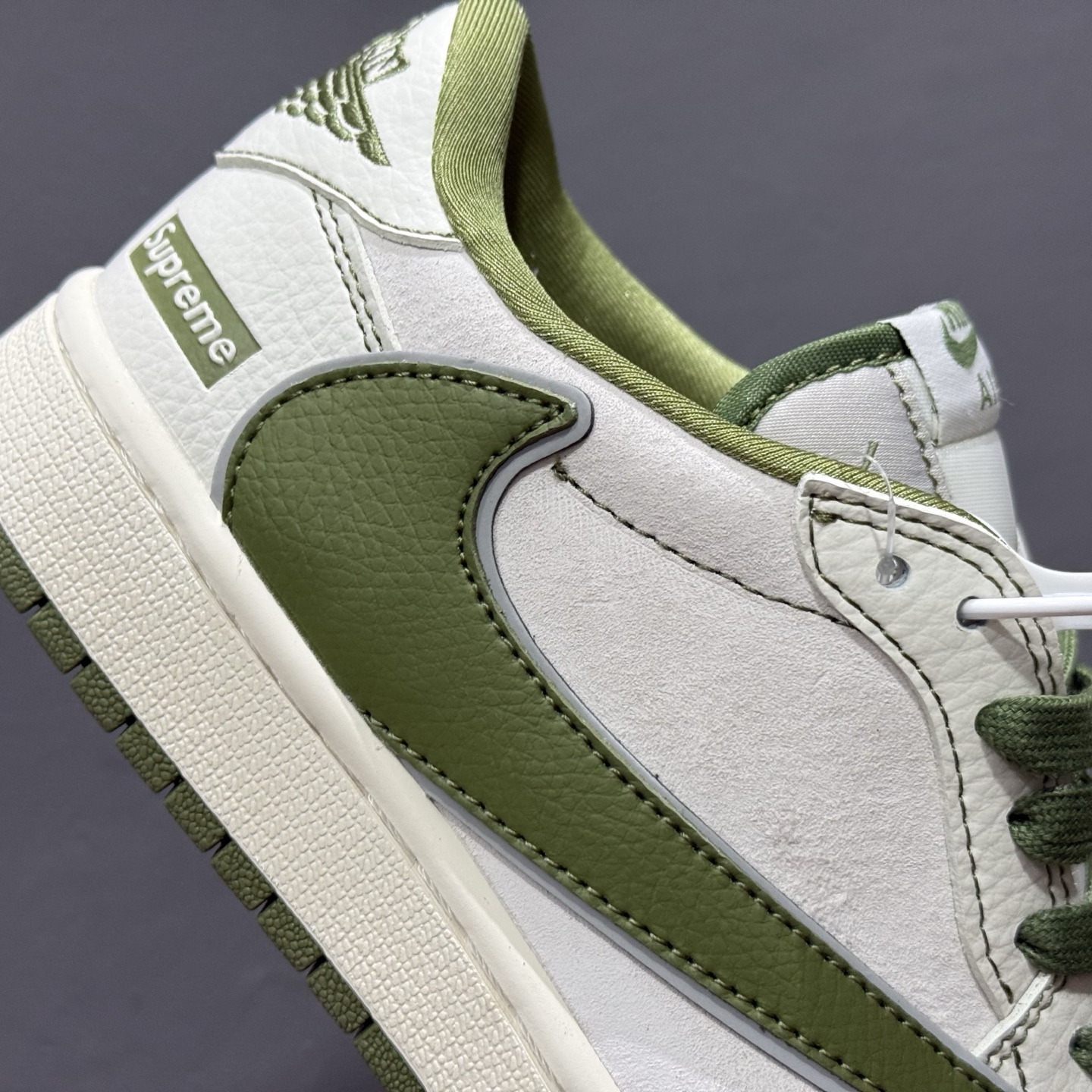 220 Travis Scott x Nike Air Jordan 1 Low x Supreme 米绿 Air Jordan 1 Low 反转米绿小钩倒钩 XZ2268-002