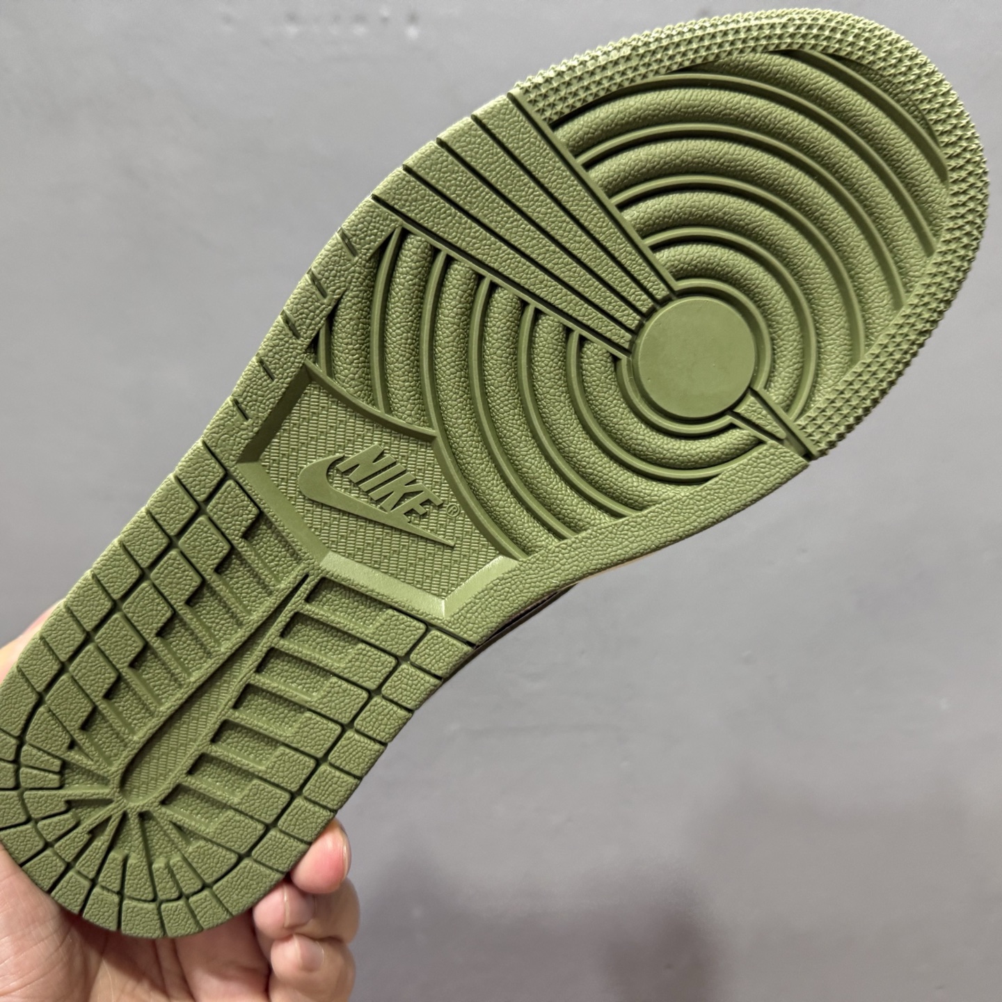 220 Travis Scott x Nike Air Jordan 1 Low x Supreme 米绿 Air Jordan 1 Low 反转米绿小钩倒钩 XZ2268-002