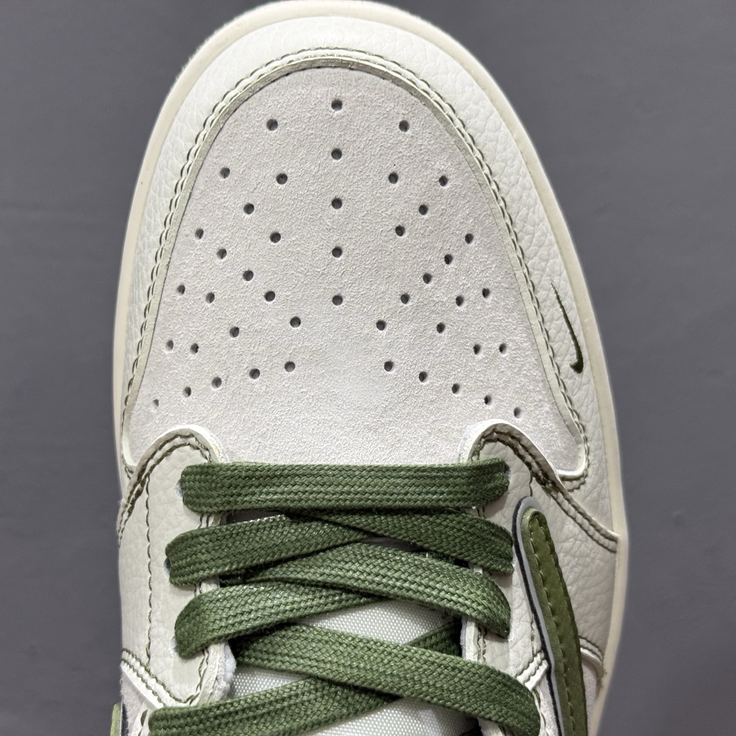 220 Travis Scott x Nike Air Jordan 1 Low x Supreme 米绿 Air Jordan 1 Low 反转米绿小钩倒钩 XZ2268-002