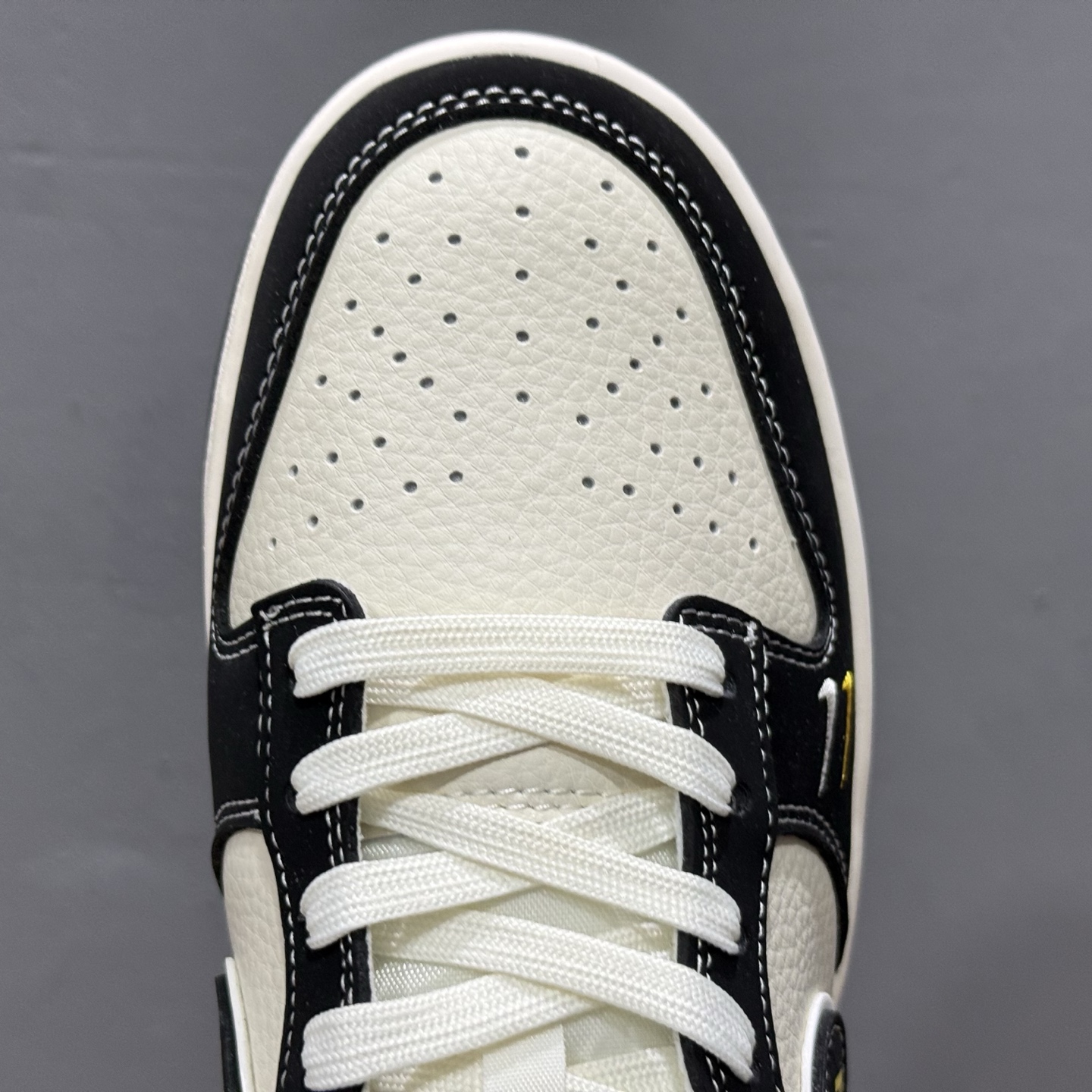 280 Nike SB Dunk Low 芬迪联名 黑白黑勾 低帮休闲板鞋 LW1818-115