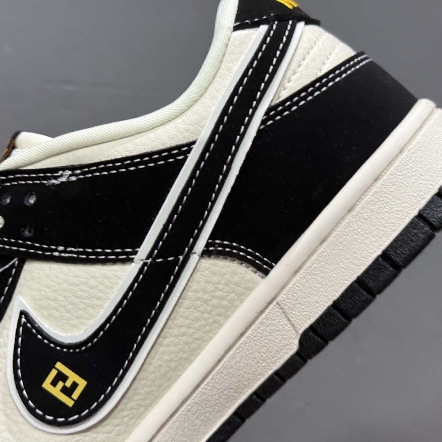 280 Nike SB Dunk Low 芬迪联名 黑白黑勾 低帮休闲板鞋 LW1818-115