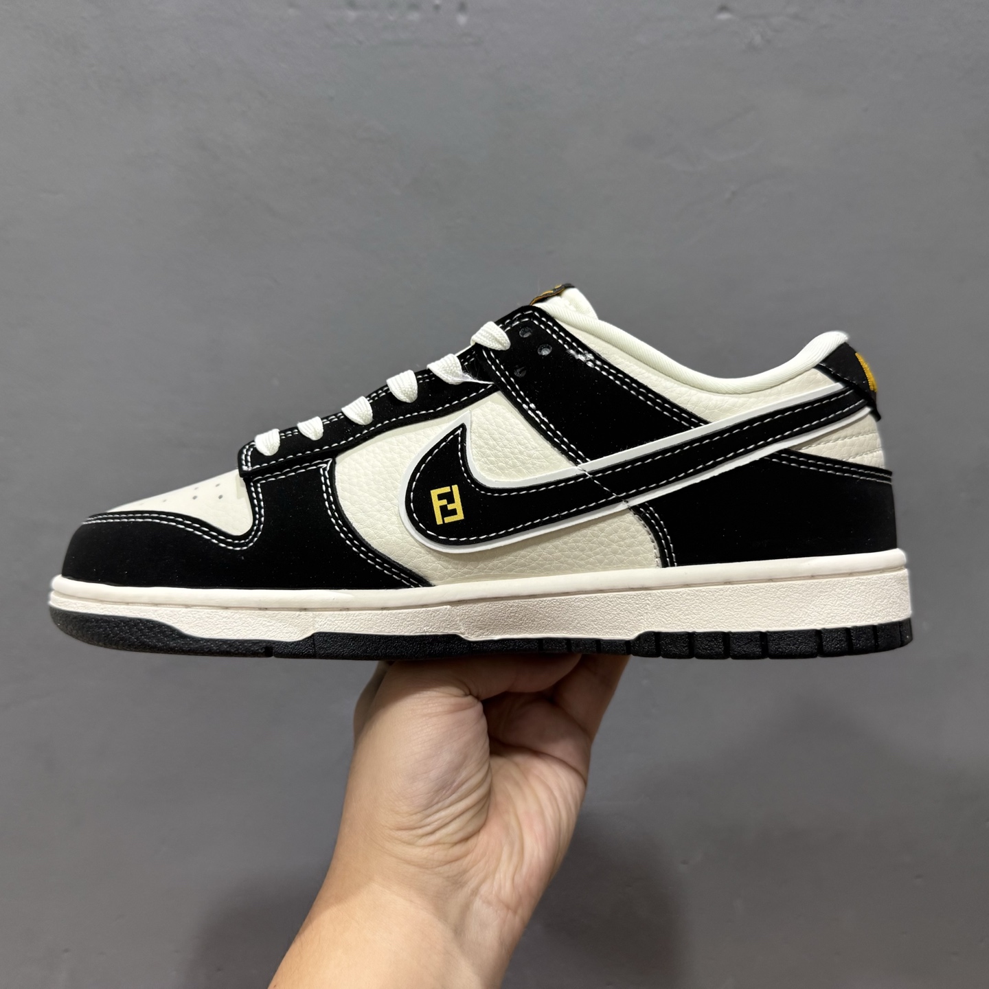 280 Nike SB Dunk Low 芬迪联名 黑白黑勾 低帮休闲板鞋 LW1818-115