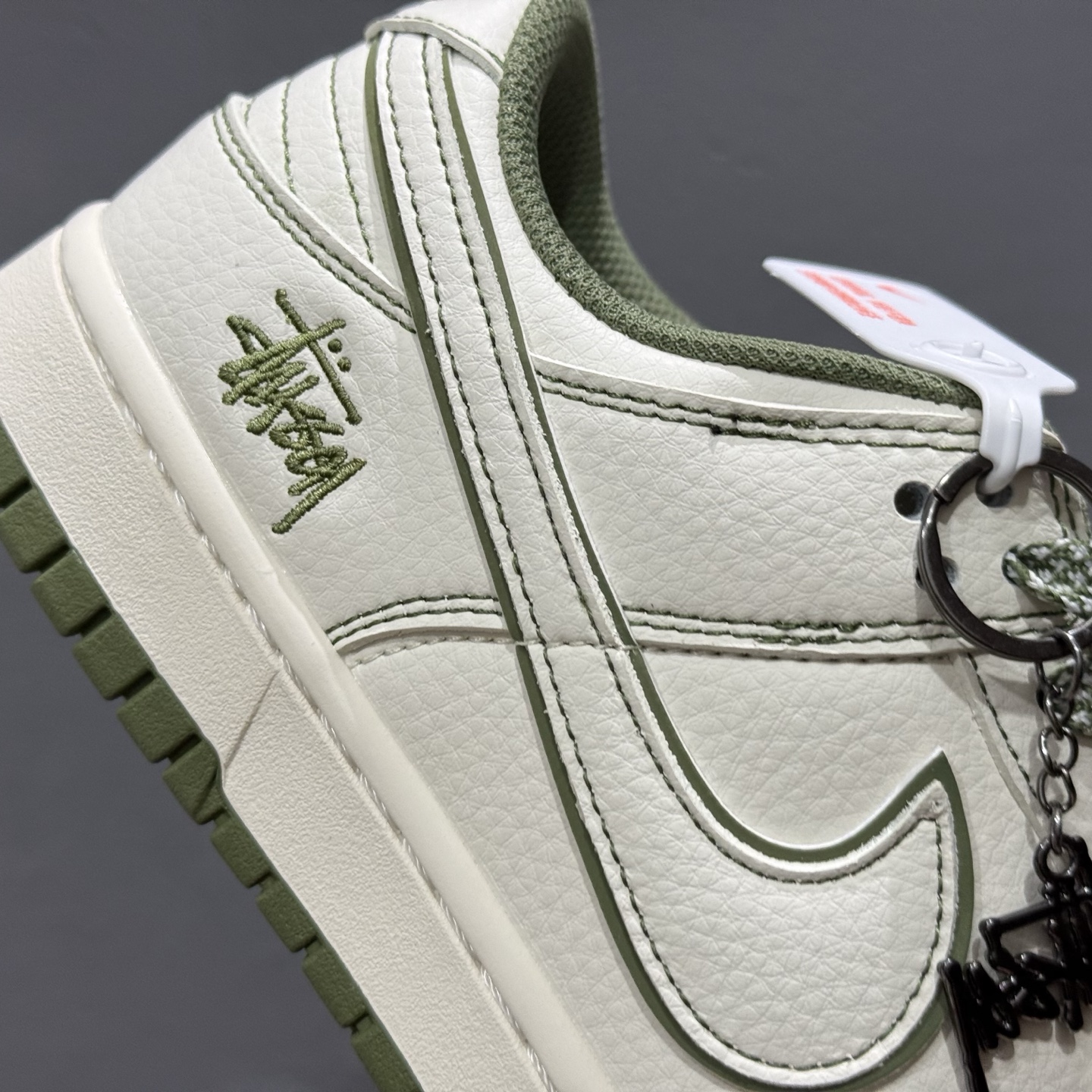 220 Nike SB Dunk Low 斯图西联名 BB1818-102