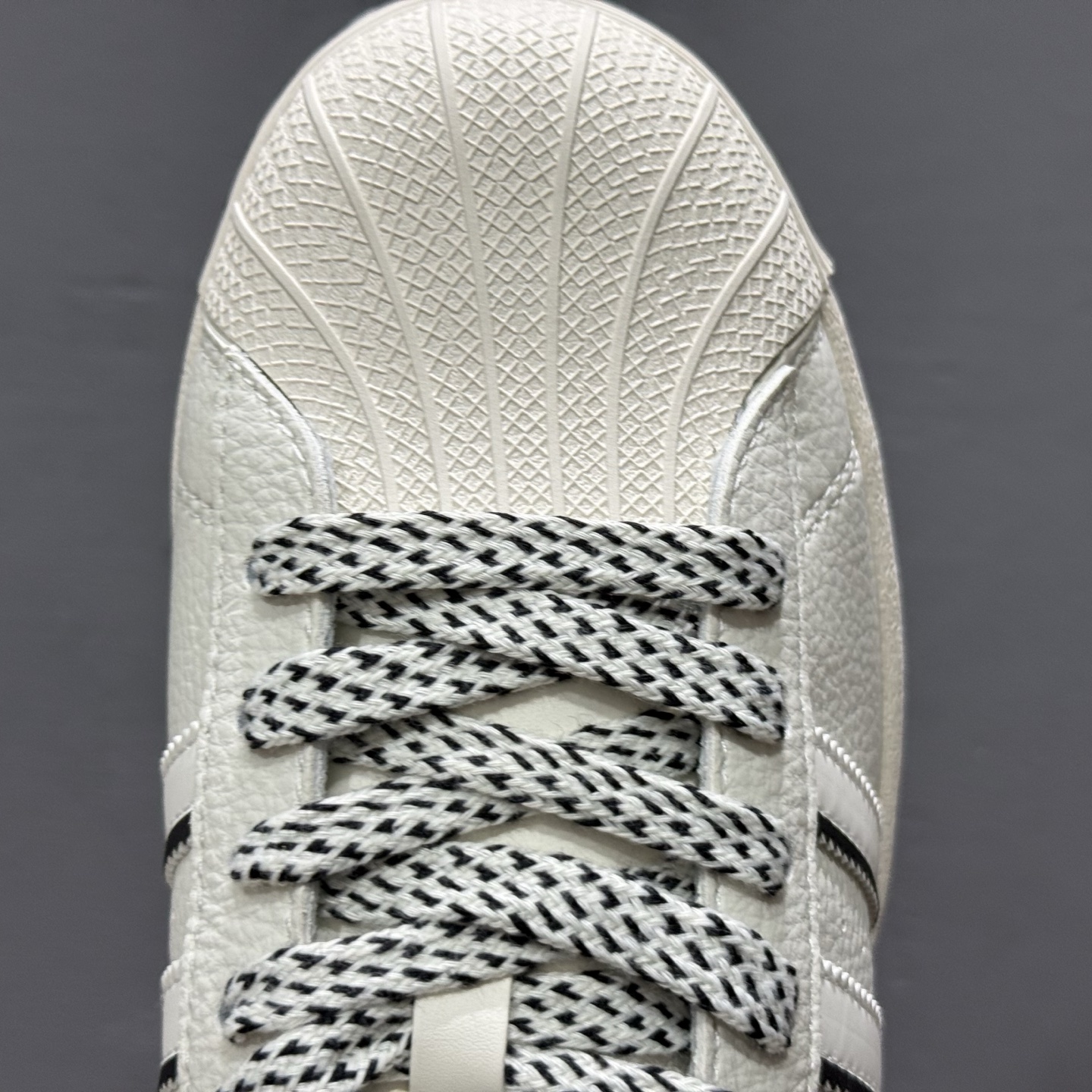 240 Adidas Originals 斯图西联名款 白黑配色 经典贝壳头 SD6815