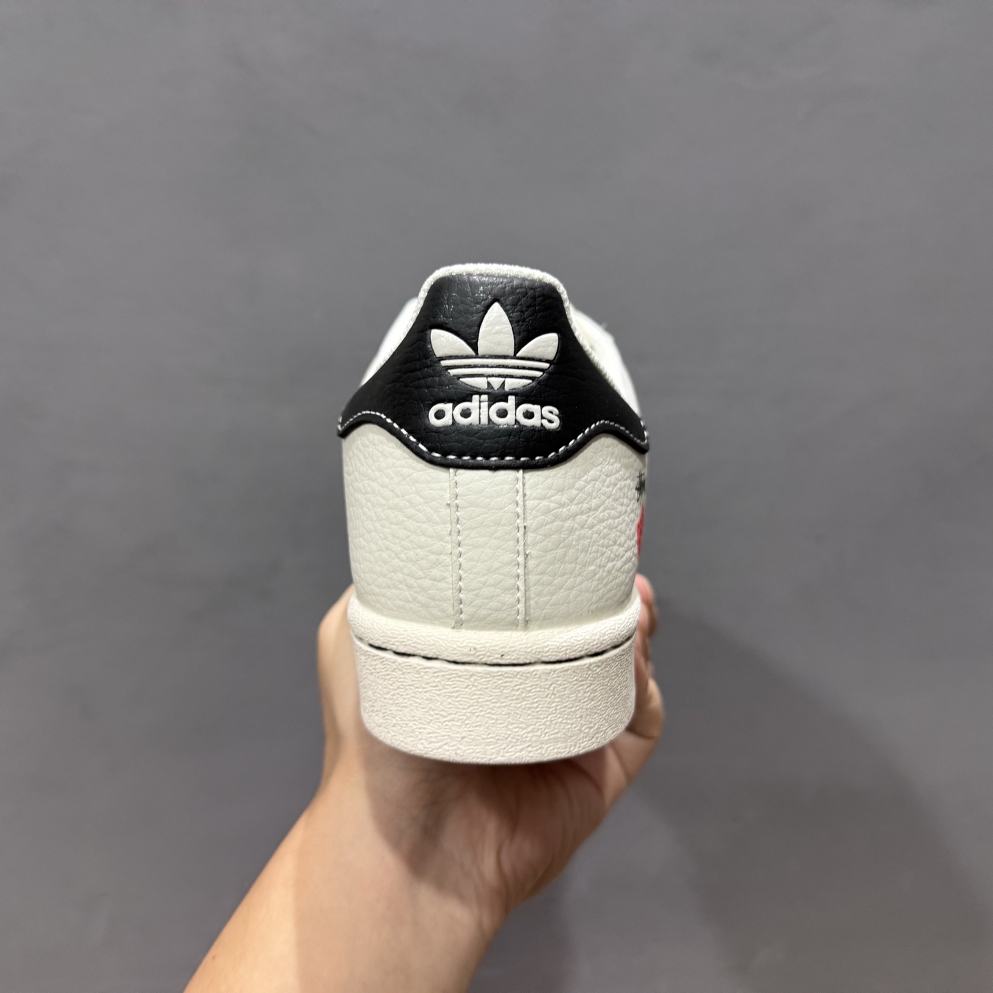 240 Adidas Originals 斯图西联名款 白黑配色 经典贝壳头 SD6815