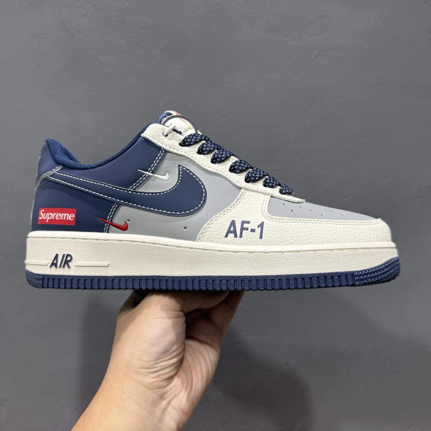 260 Nike Air Force 1'07 Supreme 联名 白灰蓝 HH7518-054