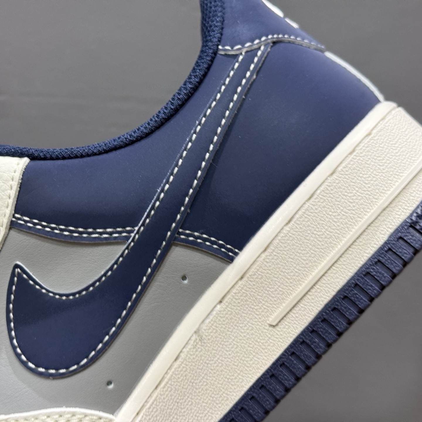 260 Nike Air Force 1'07 Supreme 联名 白灰蓝 HH7518-054