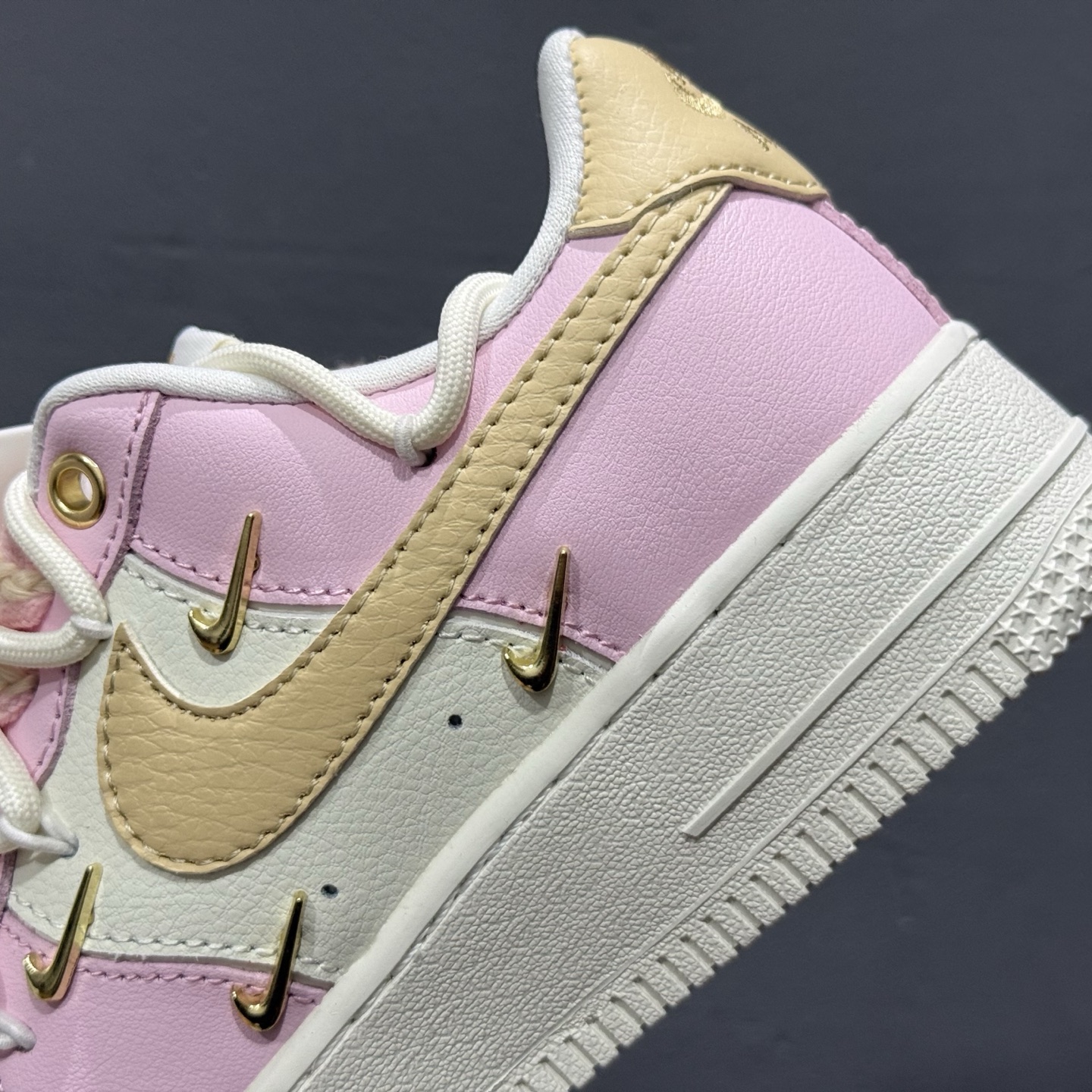 Nike Air Force 1'07 Low 粉糖蜜语 空军一号低帮休闲板鞋 ZB2574-600