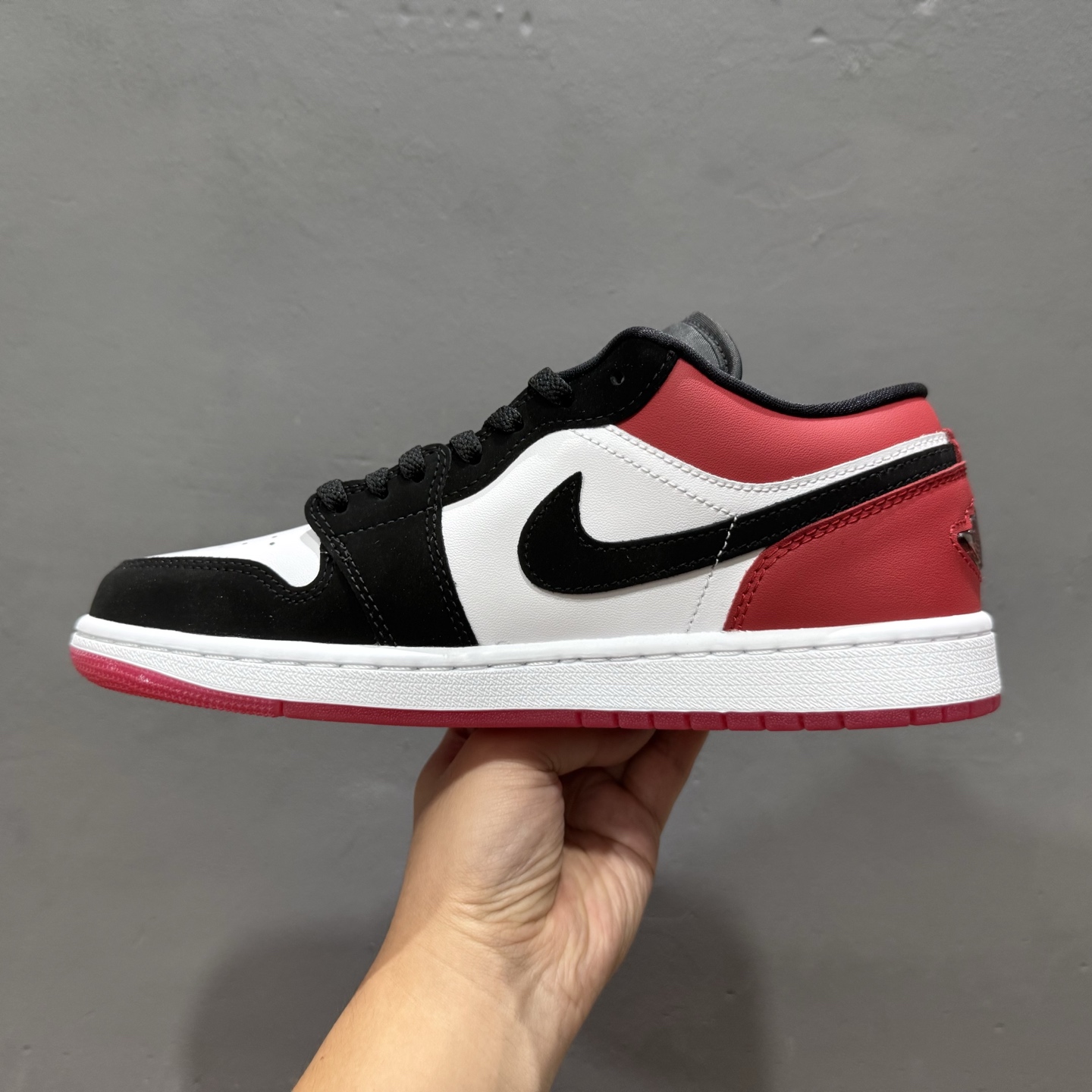 240 过验版本Air Jordan 1 Low ”White Black Gym Red” AJ1 乔1黑脚趾2.0 低帮文化休闲板鞋 IB8971-106