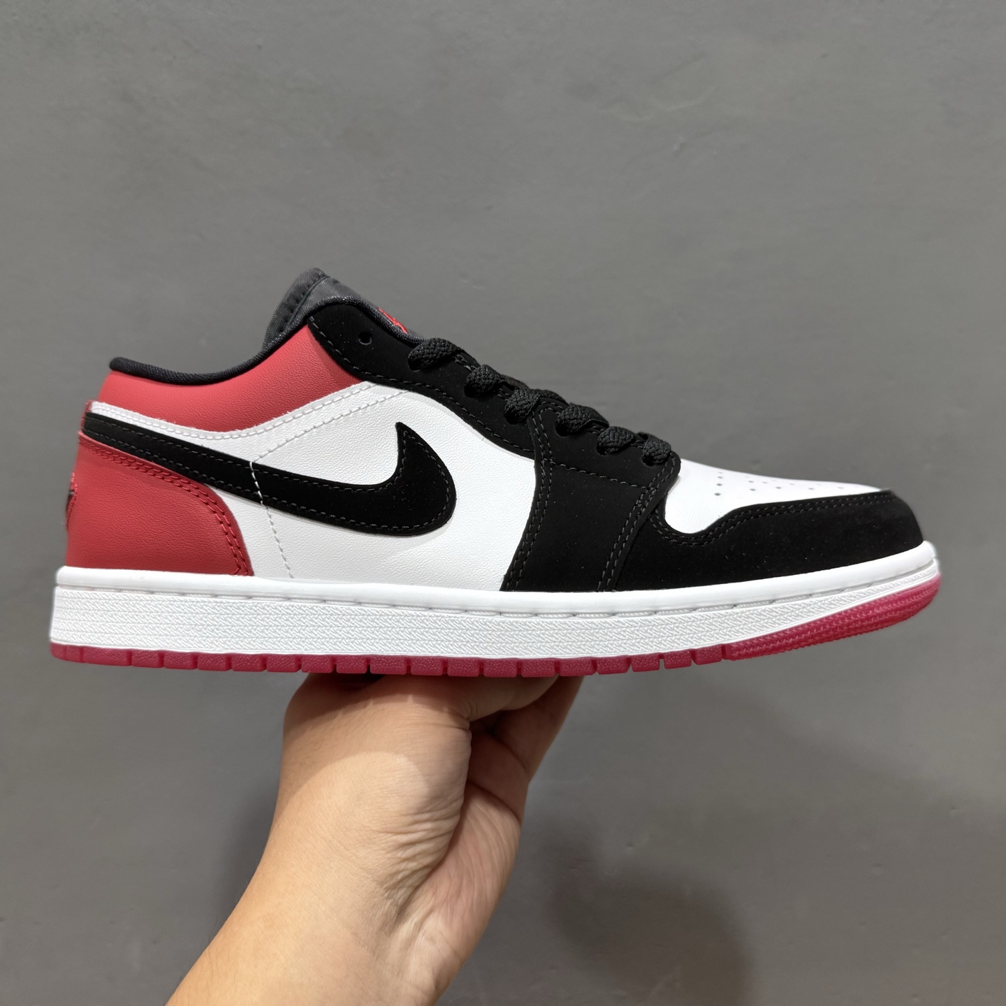 240 过验版本Air Jordan 1 Low ”White Black Gym Red” AJ1 乔1黑脚趾2.0 低帮文化休闲板鞋 IB8971-106