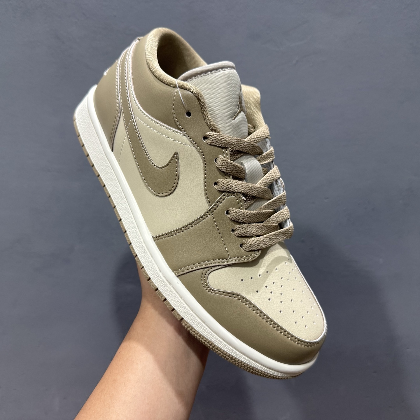 200 Air Jordan 1 Low AJ1 乔1低帮休闲板鞋 白橄榄绿 DC0774-203