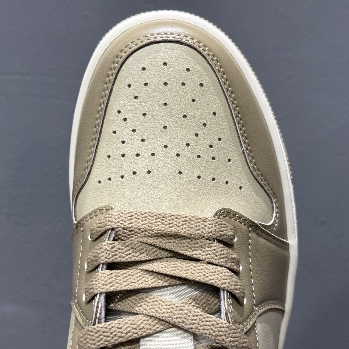 200 Air Jordan 1 Low AJ1 乔1低帮休闲板鞋 白橄榄绿 DC0774-203