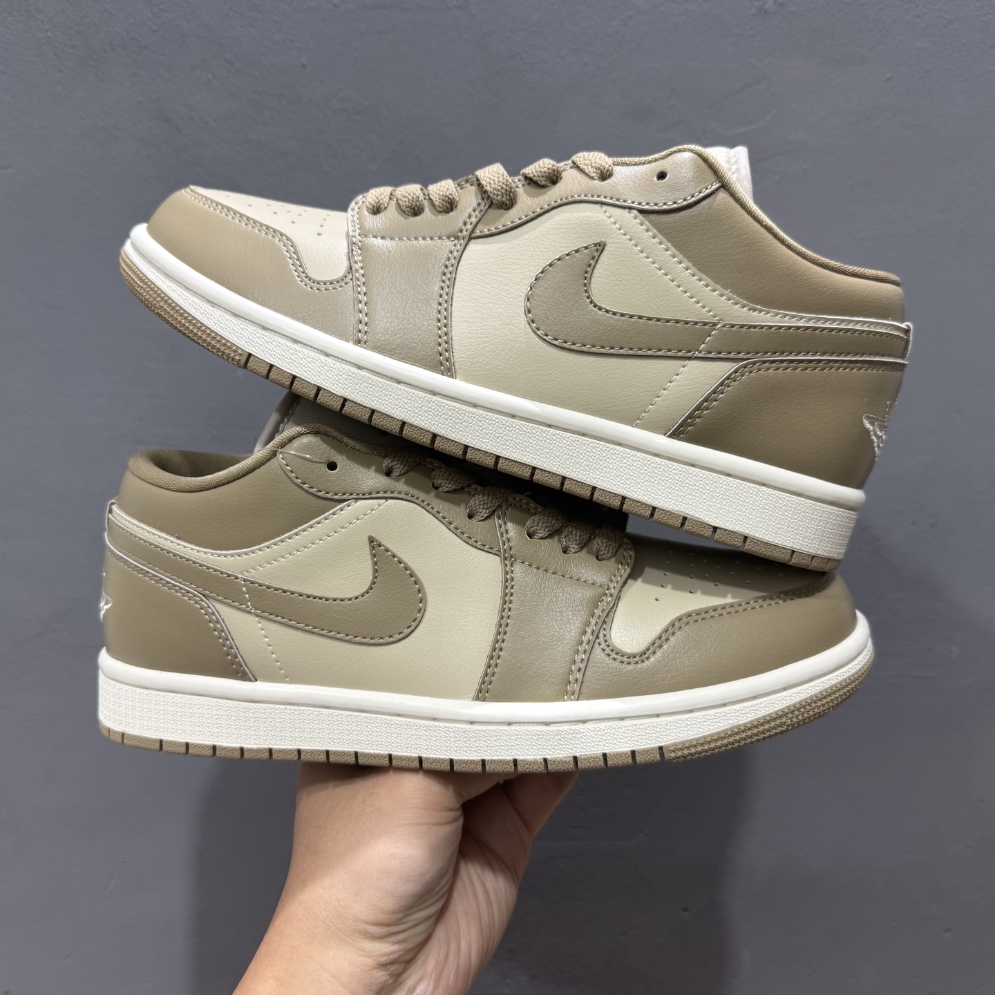 200 Air Jordan 1 Low AJ1 乔1低帮休闲板鞋 白橄榄绿 DC0774-203
