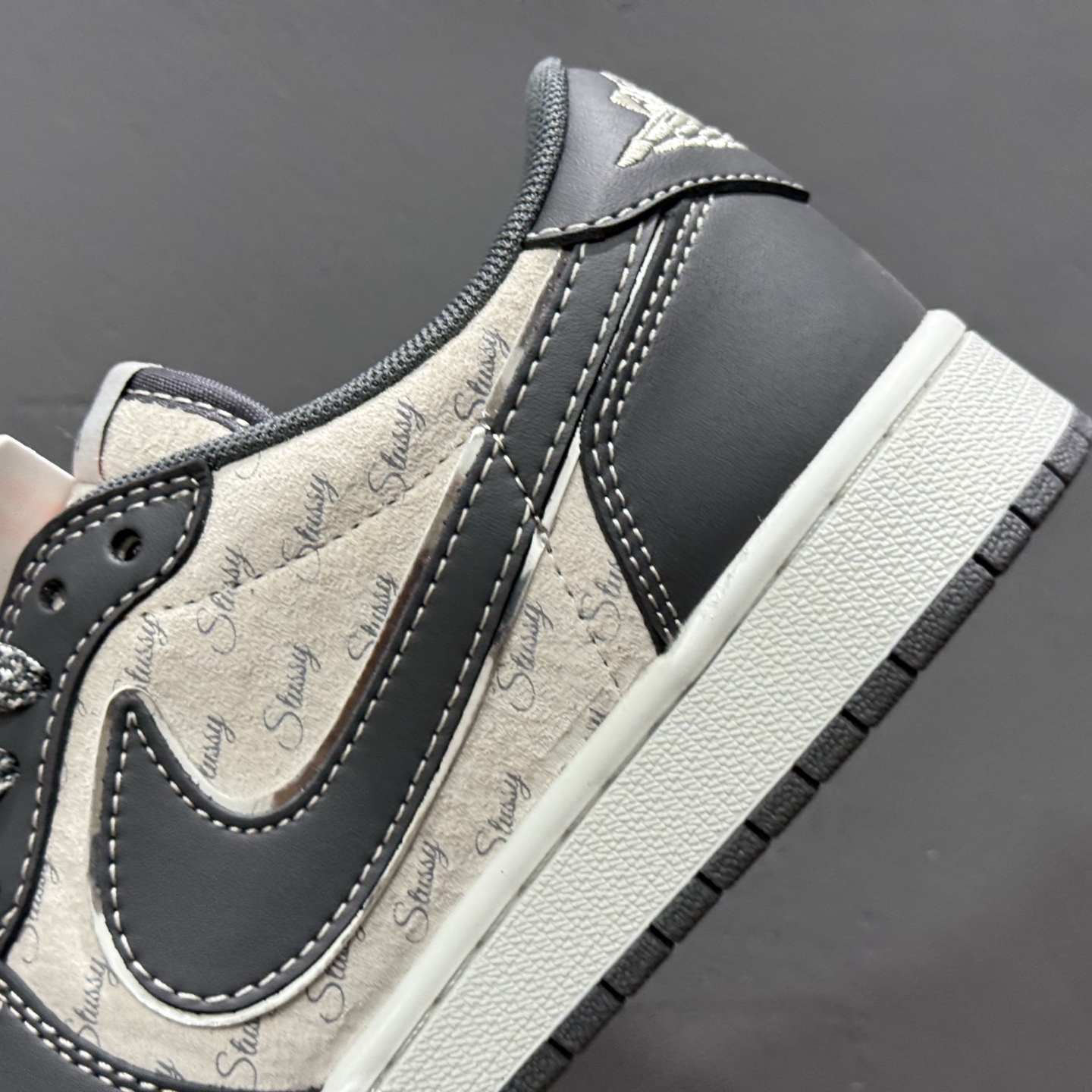 Travis Scott x Nike Air Jordan 1 Low x Stussy Air Jordan 1 Low 反转米灰小钩满天星倒钩 XZ3398-003