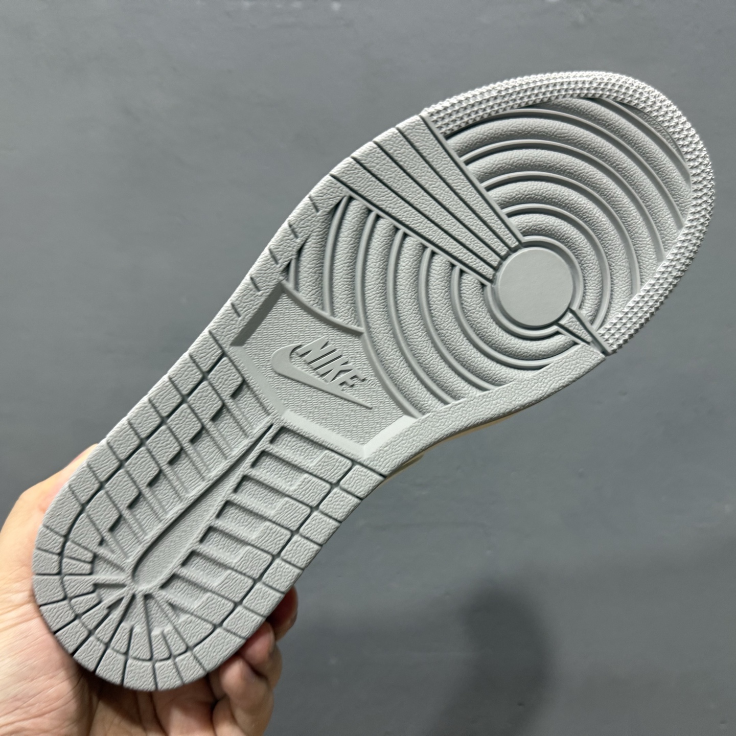 280 Air Jordan 1 Retro Low x Louis Vuitton 白银双小钩 XX3168-169