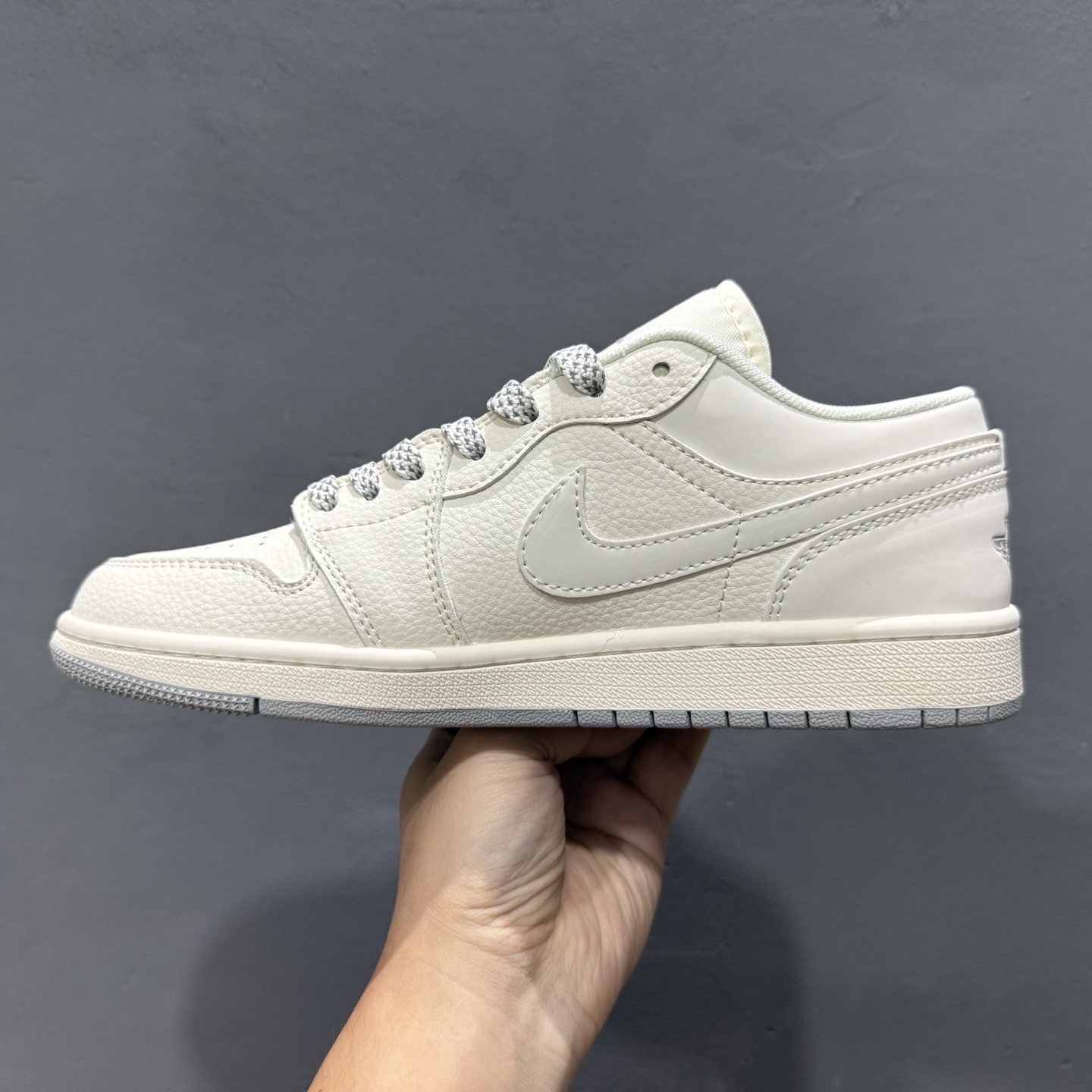 280 Air Jordan 1 Retro Low x Louis Vuitton 白银双小钩 XX3168-169