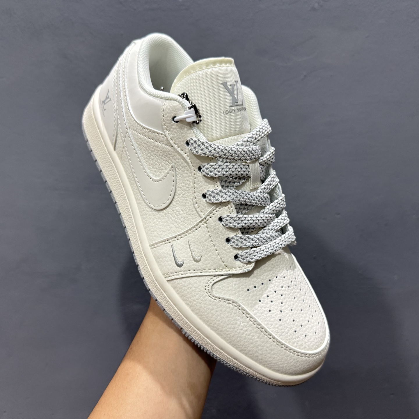 280 Air Jordan 1 Retro Low x Louis Vuitton 白银双小钩 XX3168-169