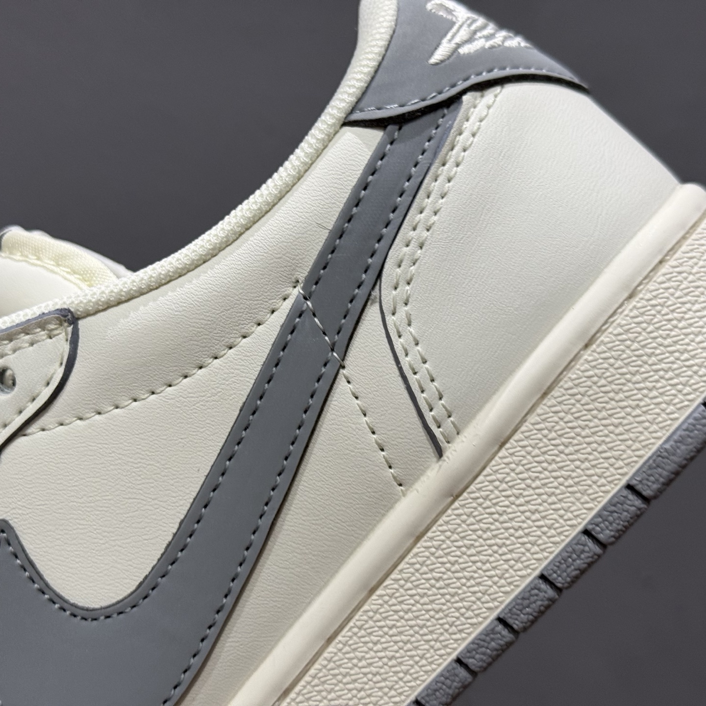 220 Fragment x Travis Scott x 北面 Air Jordan 1 Low 三方联名倒钩 XZ5158-002