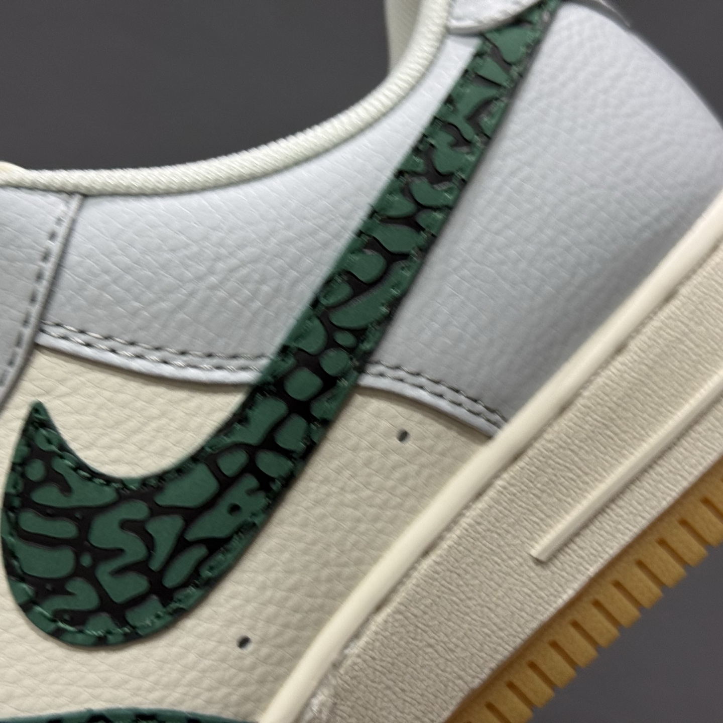 260 Nike Air Force 1'07 LV 联名 绿白灰 ZH2598-306