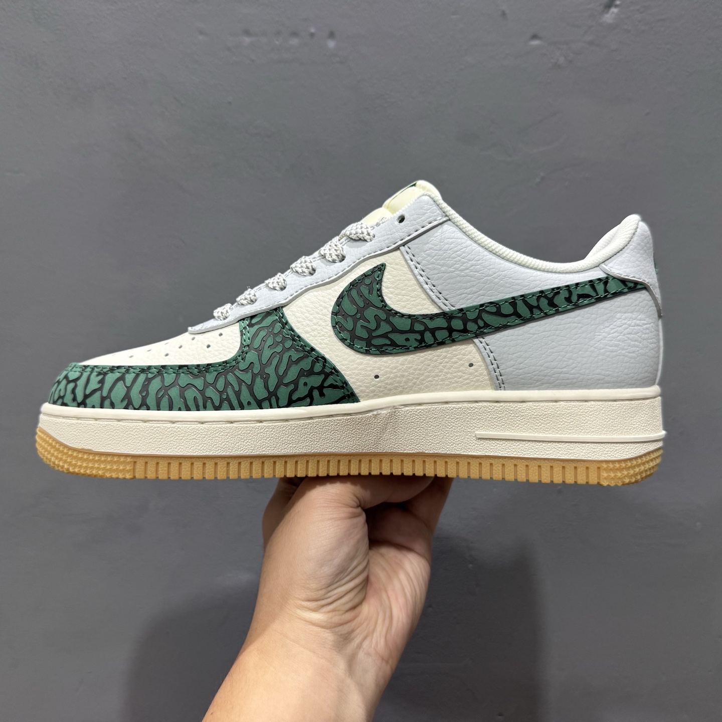 260 Nike Air Force 1'07 LV 联名 绿白灰 ZH2598-306