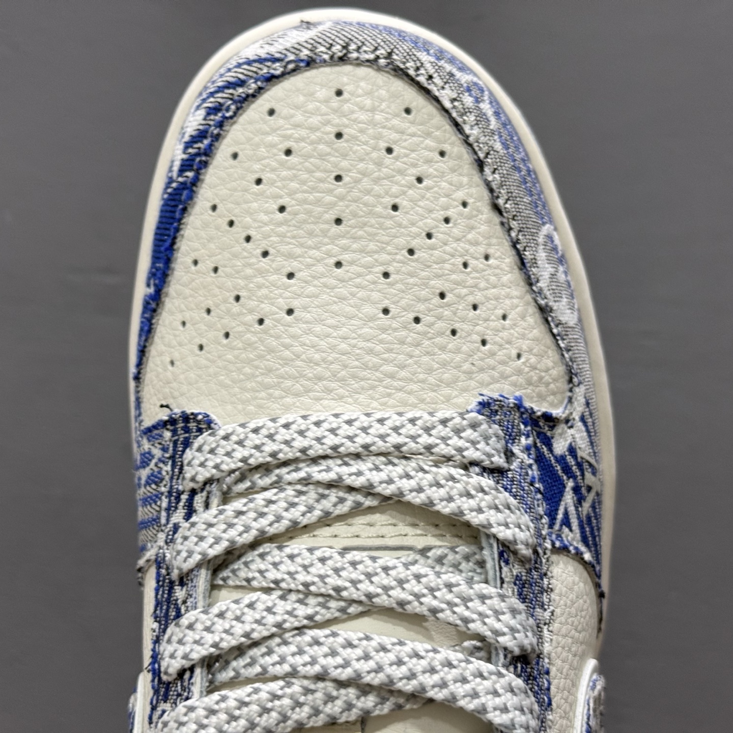 260 海外爆款限量发售！ Nike SB Dunk Low“LV联名——米白牛仔蓝配色” 高端定制 低帮休闲板鞋 JY6988-112