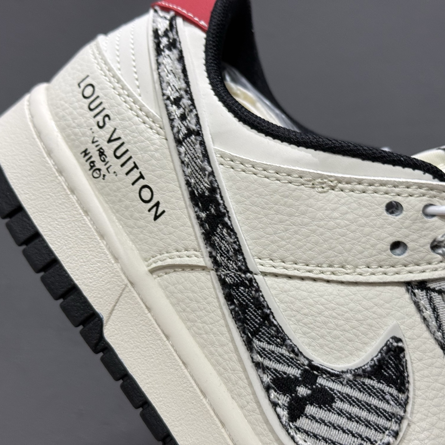 260 海外爆款限量发售！ Nike SB Dunk Low“LV联名——白灰黑底配色” 高端定制 低帮休闲板鞋 JY6988-110