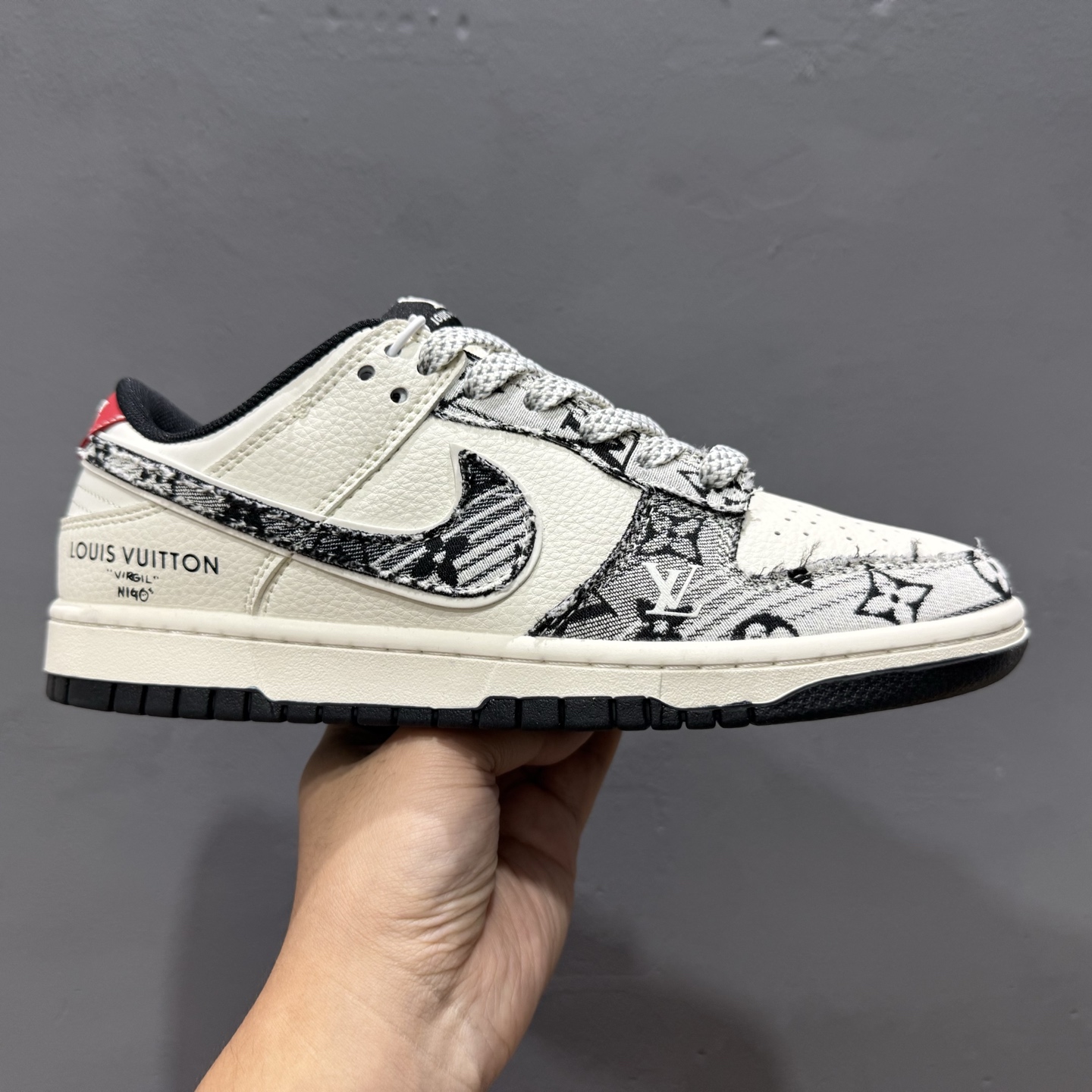 260 海外爆款限量发售！ Nike SB Dunk Low“LV联名——白灰黑底配色” 高端定制 低帮休闲板鞋 JY6988-110