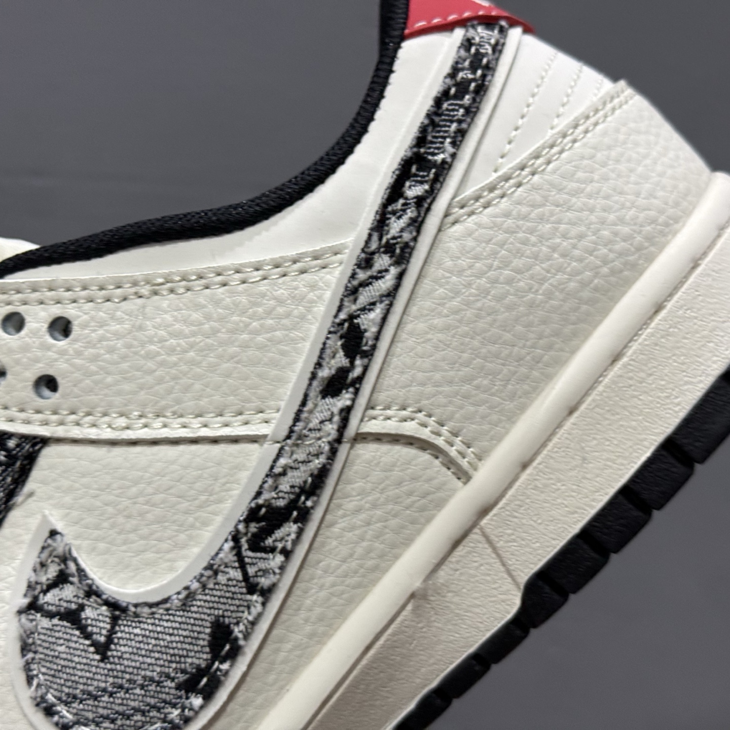 260 海外爆款限量发售！ Nike SB Dunk Low“LV联名——白灰黑底配色” 高端定制 低帮休闲板鞋 JY6988-110