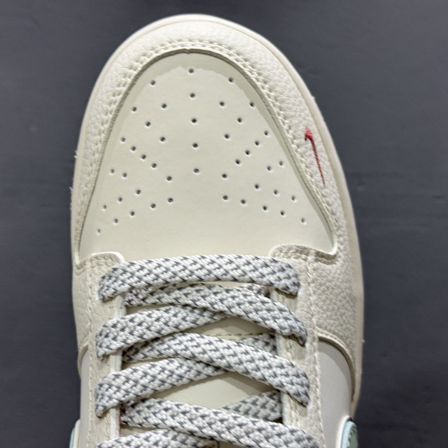 260 海外爆款限量发售！ Nike SB Dunk Low“猿人头联名——白蓝灰配色” XF8698-087