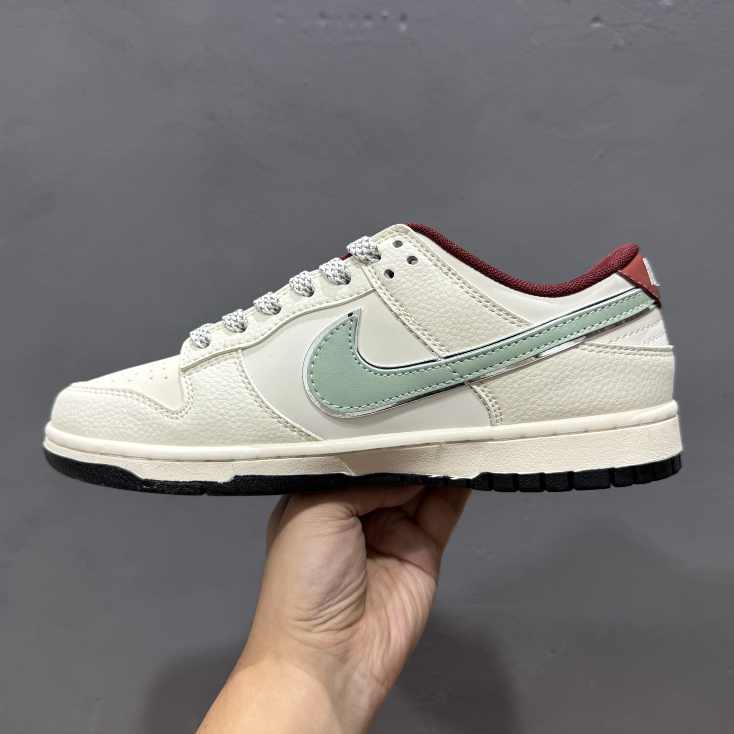 260 海外爆款限量发售！ Nike SB Dunk Low“猿人头联名——白蓝灰配色” XF8698-087