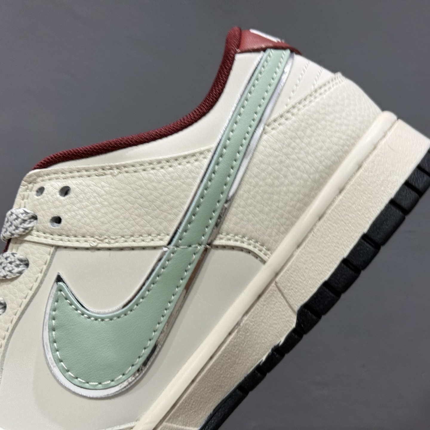 260 海外爆款限量发售！ Nike SB Dunk Low“猿人头联名——白蓝灰配色” XF8698-087
