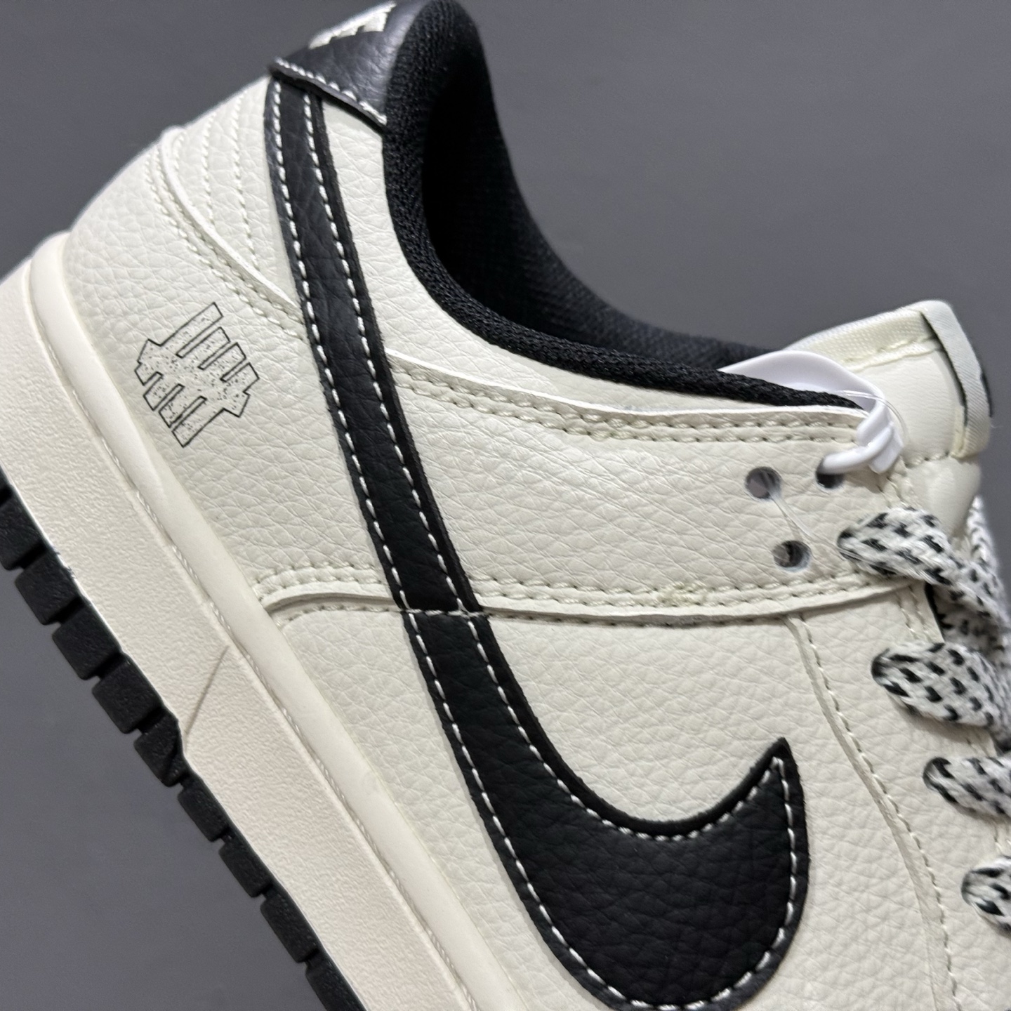 260 海外爆款限量发售！ Nike SB Dunk Low“UN联名——经典黑白配色” 高端定制 低帮休闲板鞋 SD6868-110