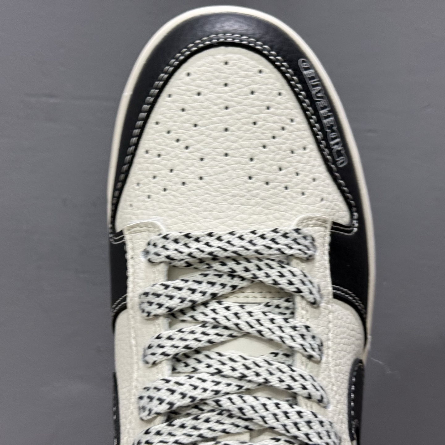 260 海外爆款限量发售！ Nike SB Dunk Low“UN联名——经典黑白配色” 高端定制 低帮休闲板鞋 SD6868-110