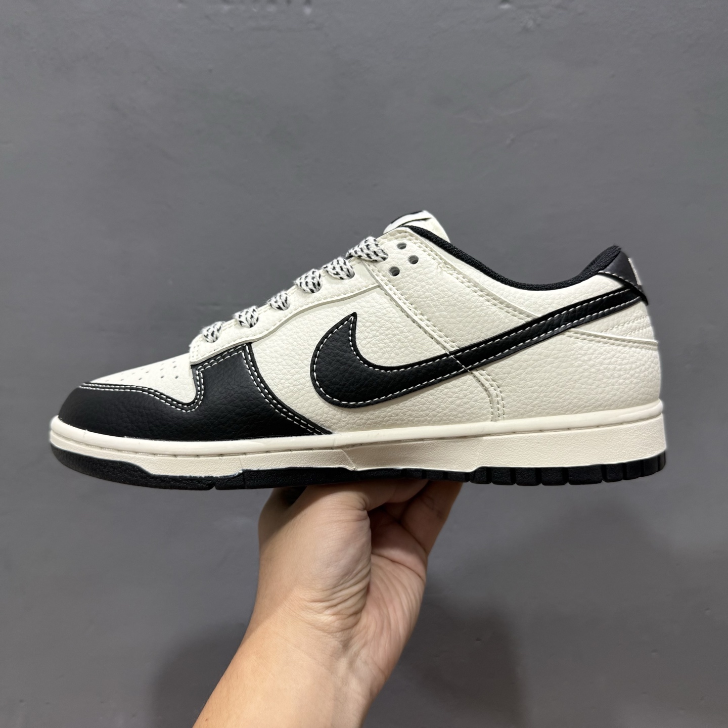 260 海外爆款限量发售！ Nike SB Dunk Low“UN联名——经典黑白配色” 高端定制 低帮休闲板鞋 SD6868-110