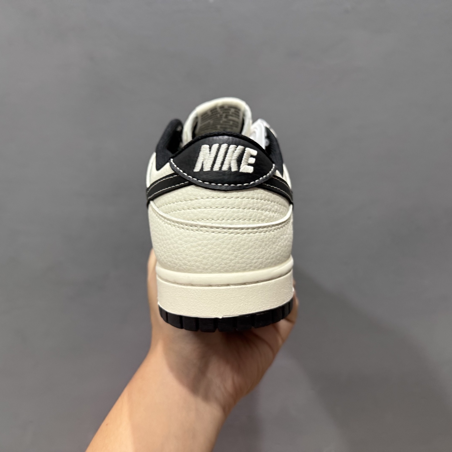260 海外爆款限量发售！ Nike SB Dunk Low“UN联名——经典黑白配色” 高端定制 低帮休闲板鞋 SD6868-110