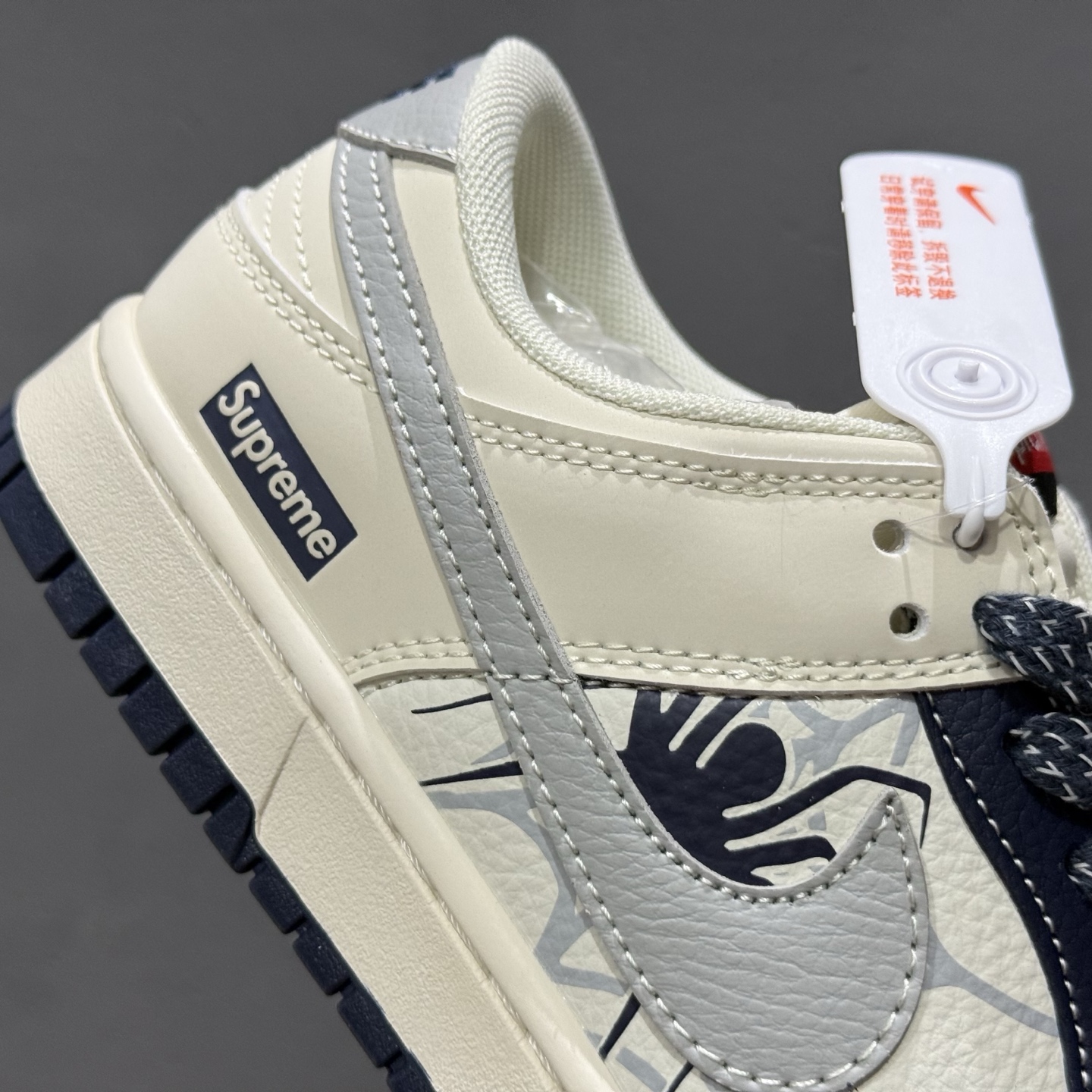 260 海外爆款限量发售！ Nike SB Dunk Low“SUP联名——黑白灰勾配色” 高端定制 低帮休闲板鞋 BZ2501-102