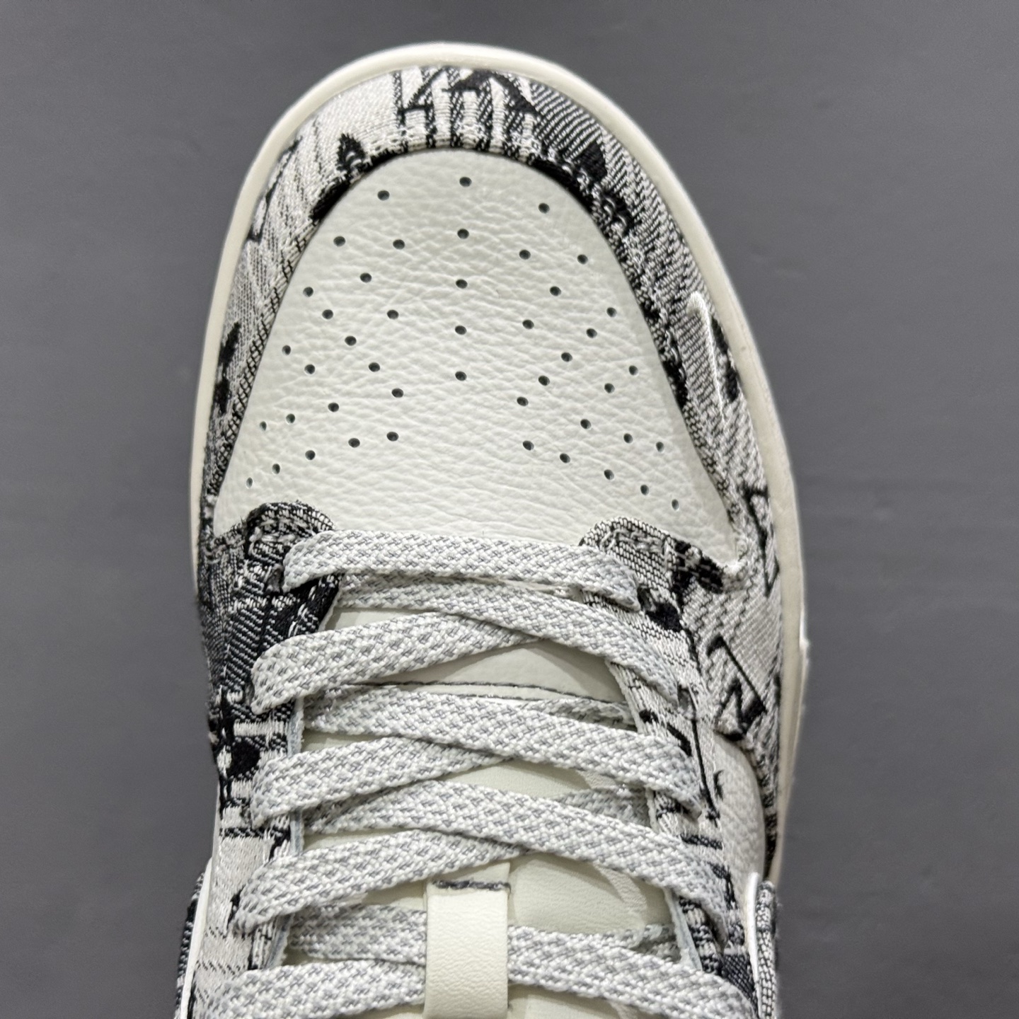280 T版 Nike SB Dunk Low LV联名 百搭米灰 周年高端定制 低帮休闲板鞋 sc9772-807