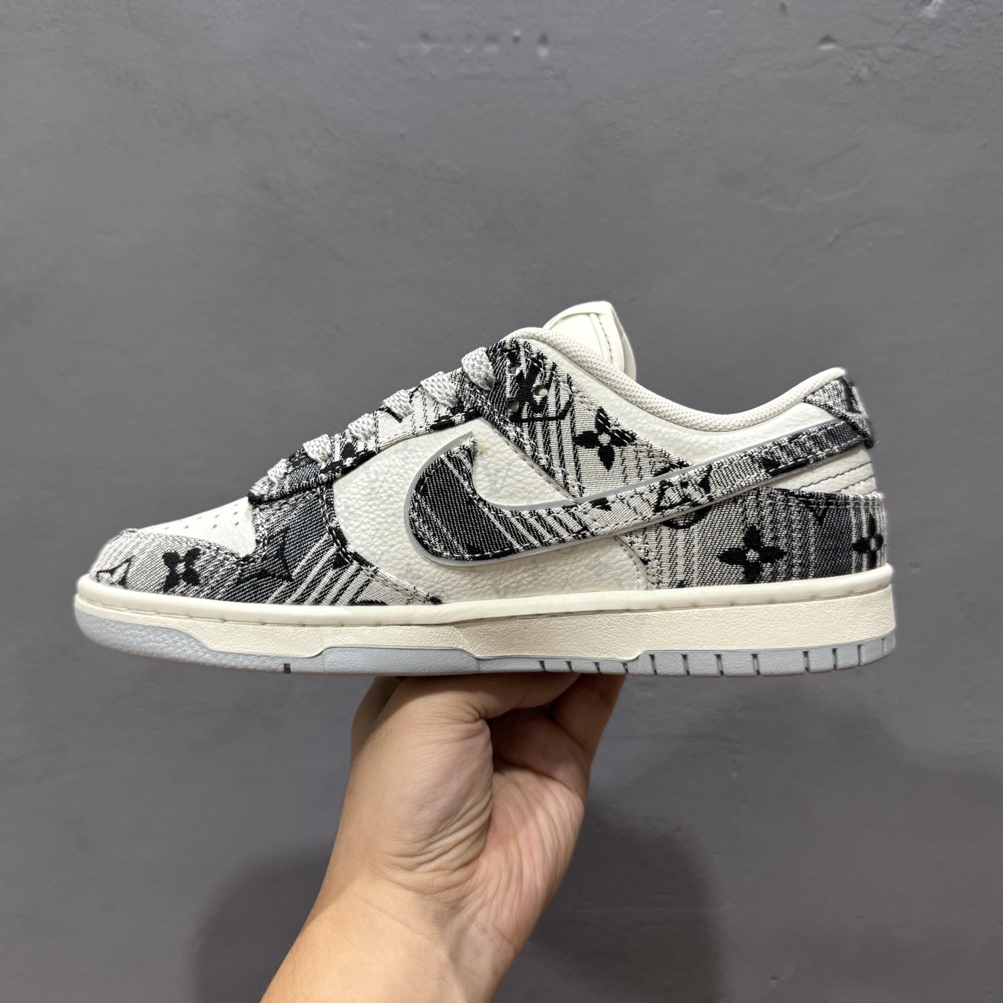 280 T版 Nike SB Dunk Low LV联名 百搭米灰 周年高端定制 低帮休闲板鞋 sc9772-807