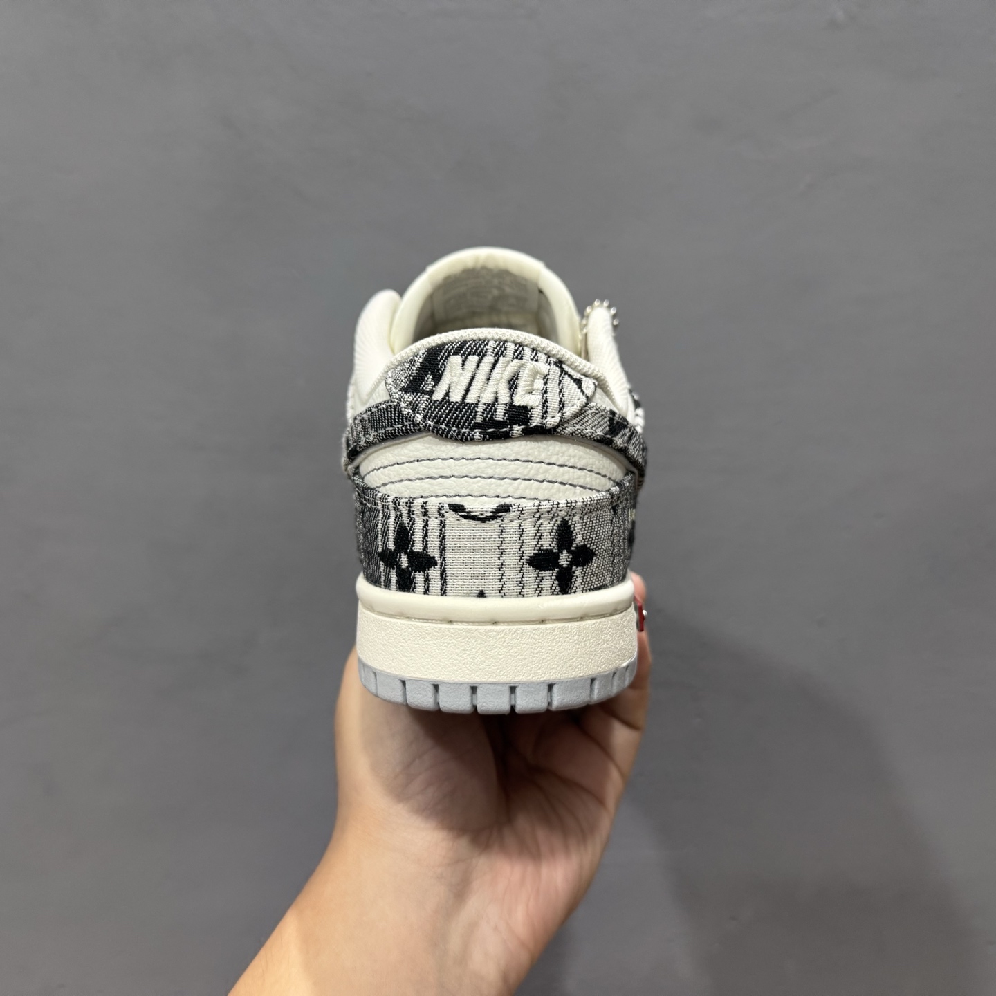 280 T版 Nike SB Dunk Low LV联名 百搭米灰 周年高端定制 低帮休闲板鞋 sc9772-807